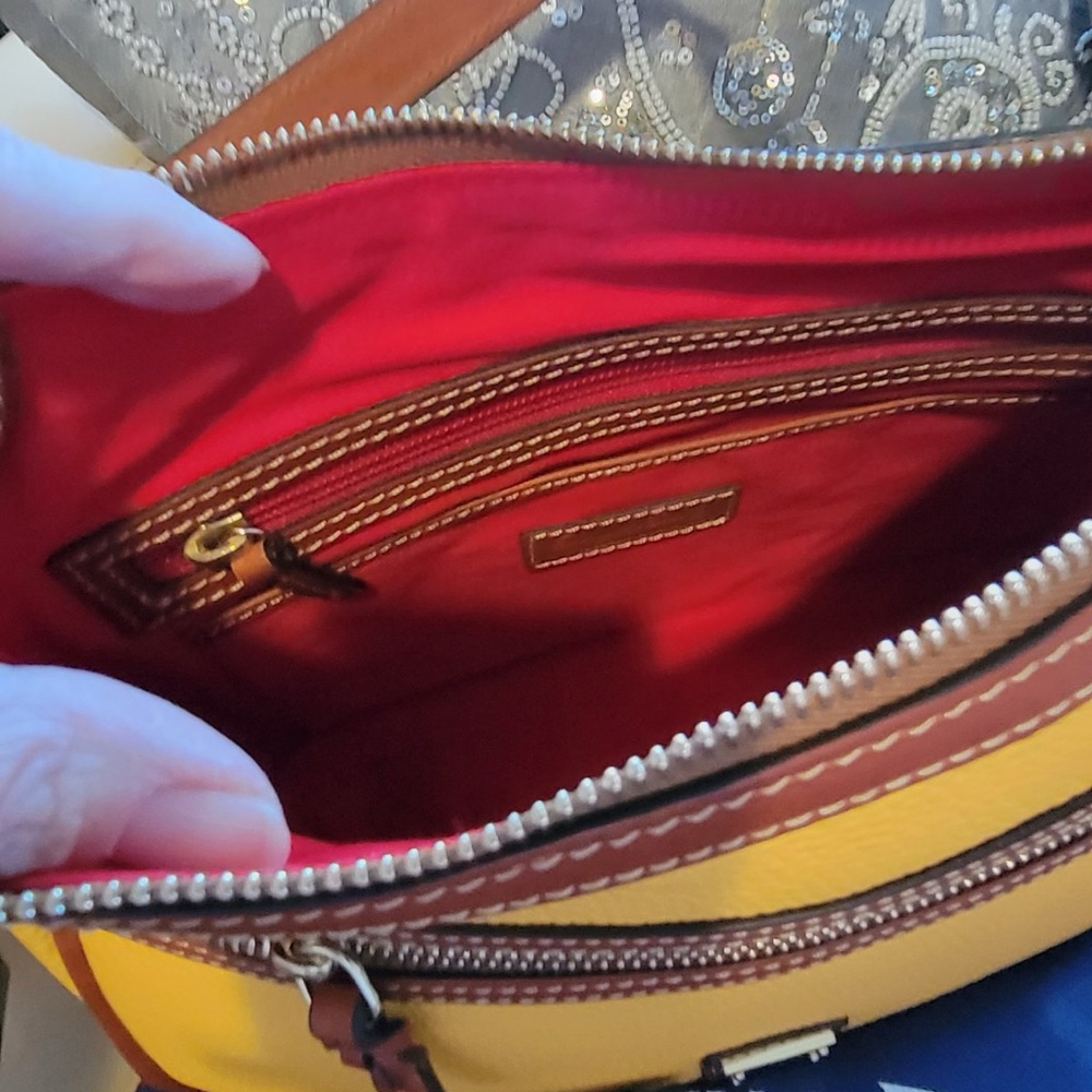 Dooney & Bourke Pebbled Leather Adjustable Shoulder/Crossbody Bag NWT - Picture 6 of 7